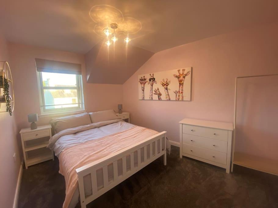 Apartment A Modern 2 Bedroom With Beautiful Views *